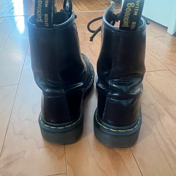 Dr. Martens Women's Black Gloss Size 8 - Picture 5 of 6